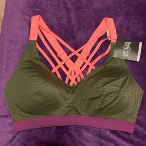 NWT VS Sport Lightweight Sportsbra